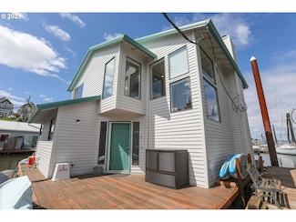 331 NE Bridgeton Rd Unit 2, Portland, OR 97211