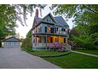 660 Middle St, Portsmouth, NH 03801