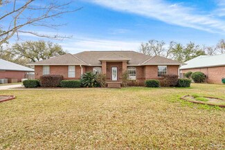 33320 Woodlands Dr, Lillian, AL 36549
