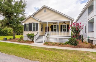 716 13th St, Port Royal, SC 29935
