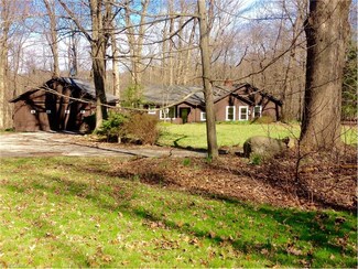 60 Park Ln, Moreland Hills, OH 44022