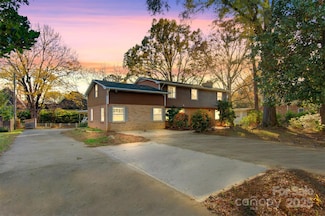 841 12th Ave NW, Hickory, NC 28601