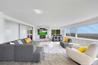 8697 Hollywood Blvd, Los Angeles, CA 90069