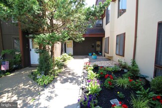 5009 S Convent Ln Unit 145, Philadelphia, PA 19114