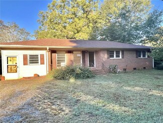 1002 Plantation Rd, Anderson, SC 29621