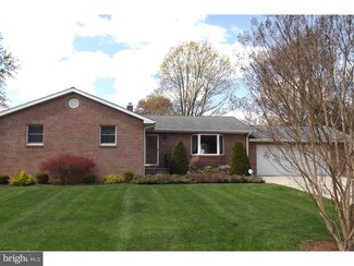 2 Colony Ct, Trenton, NJ 08619