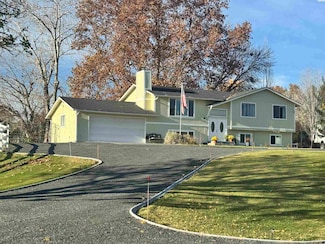 5904 S Toro Rd, Kennewick, WA 99338