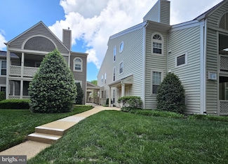 7702 Willow Point Dr, Falls Church, VA 22042