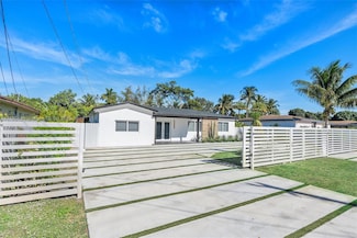 225 NE 150th St, Miami, FL 33161