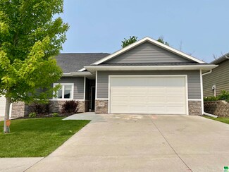 2943 Chestnut Ave, Sioux City, IA 51104