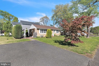 302 Spring Ave, Croydon, PA 19021