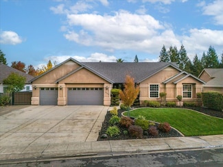 2752 Eel Dr, Redding, CA 96002