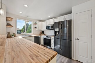 4133 S Flanders Way, Aurora, CO 80013