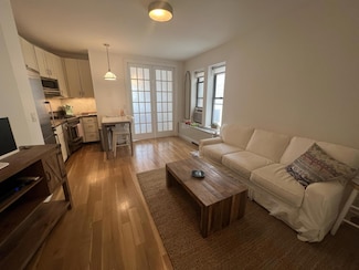 295 W 11th St Unit 4A, New York, NY 10014