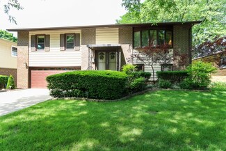 1418 S Chestnut Dr, Mount Prospect, IL 60056