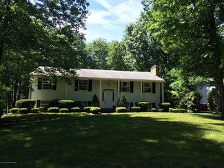 60 Brook Ln, Mountain Top, PA 18707