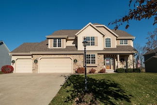 305 Century Oak Dr, Waukesha, WI 53188