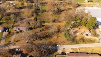 000 N 9th St, Thayer, MO 65791