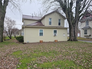 2415 Columbiana Rd, New Springfield, OH 44443