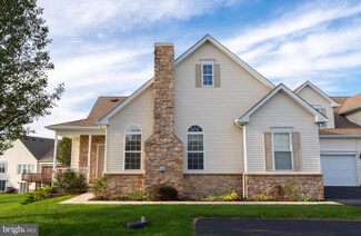 1036 Burgundy Cir, Pennsburg, PA 18073