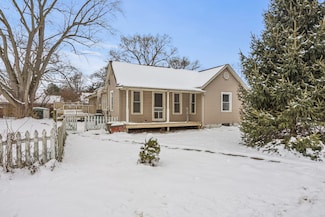 319 E Grant St, Monticello, IL 61856