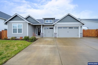 447 NW Crater Lake Dr, Dallas, OR 97338