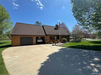 102 Forest Dr, Norway, MI 49870