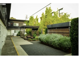 3327 NE Sandy Blvd, Portland, OR 97232