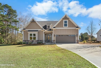 135 Sycamore Lakes Dr, Wallace, NC 28466