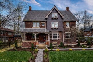 2581 Berkshire Rd, Cleveland, OH 44106