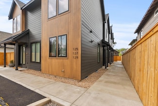 129 NW Broadway St, Bend, OR 97701