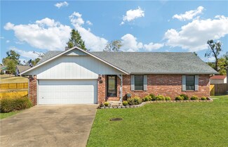 719 S Riviera Dr, Rogers, AR 72758