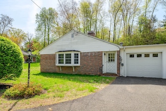 3 Lambert Ln, Brookfield, CT 06804