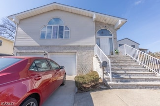 10 Livi Ct, Elmwood Park, NJ 07407