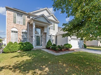 1031 Spinnaker St, Elgin, IL 60123