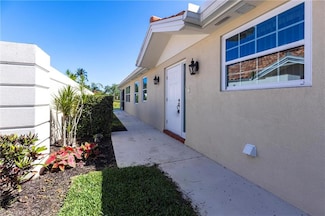 5021 Ventura Ct, Naples, FL 34109