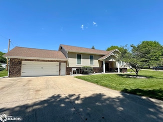 11 Harmony Ct, Fort Madison, IA 52627