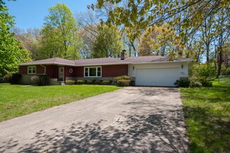 62 Hickory Nut Ln, Springfield, MI 49037