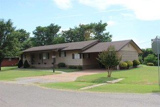 602 S Cheyenne St, Hennessey, OK 73742