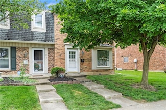 105 W van Lake Dr, Vandalia, OH 45377