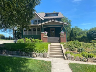 811 M St, Neligh, NE 68756