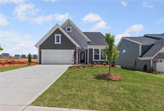 689 Crystal Lake Pkwy, Hoschton, GA 30548
