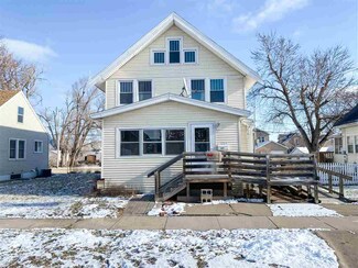 1225 N St SW, Cedar Rapids, IA 52404
