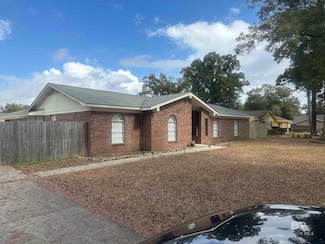 567 Vaughn Dr S, Satsuma, AL 36572