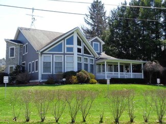 11833 Midway Dr, Conneaut Lake, PA 16316