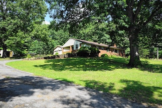 891 Blue Ridge Dr, Blue Ridge, VA 24064