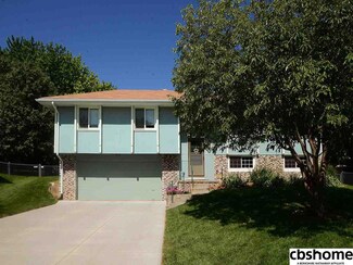 8724 Sarpy Cir, Omaha, NE 68127