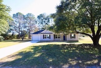 8 Bland St, Mayesville, SC 29104