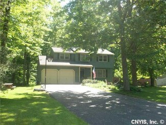 27 Hemlock Ln, Pennellville, NY 13132
