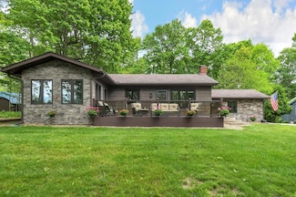 58 Edgewood Dr, Perrysville, OH 44864